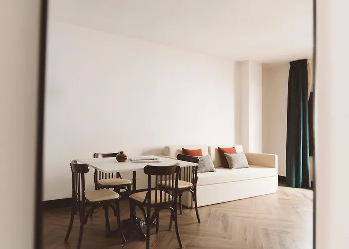 Honest Granada Apartments Daire